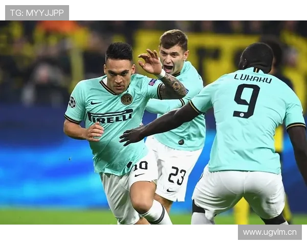 从边中结合到中路集中：曼城进攻结构的变化