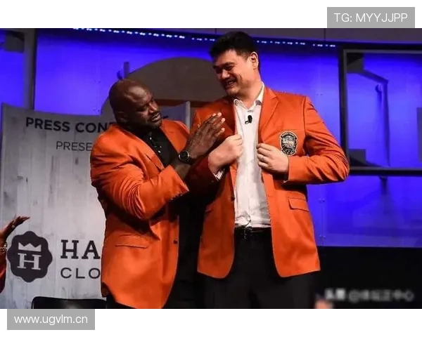 姚明家里的豪车堆一排，跟他球场上的霸气完全两回事啊