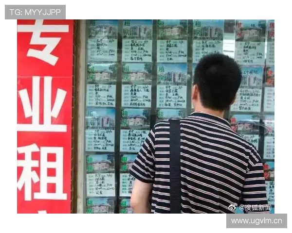 张楠一身便装出门，拎的购物袋价值能买我半年的房租，我默默把钱包藏好