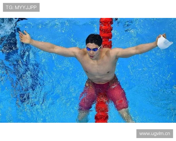 汪顺家的冰箱里塞满了蛋白粉，连饮料都是按秒掐着喝的